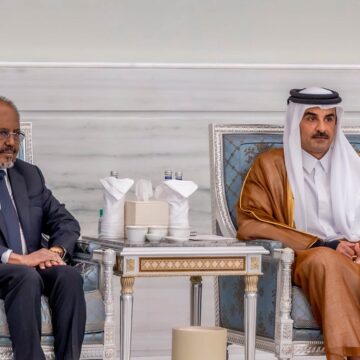 xasan iyo tamiim Madaxweyne Xasan Sheekh oo kulan la qaatay Amiirka Qatar