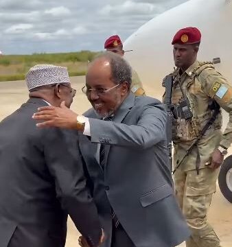 Madaxweyne Xasan Sheekh oo gaaray Baydhabo si ugu qeyb galo xaflada caleema-saarka hoggaamiye Aadan Madoobe