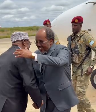 xxn Madaxweyne Xasan Sheekh oo gaaray Baydhabo si ugu qeyb galo xaflada caleema-saarka hoggaamiye Aadan Madoobe