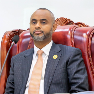 DEG-DEG: Guddoomiyaha Golaha Shacabka iyo Xildhibaanada “Kuwa Xorta ah” oo Kulmaya