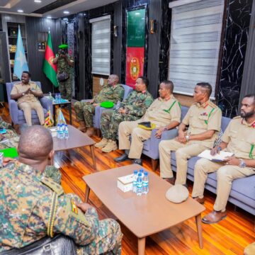 766320979_1460825822736509_5804773437677904013_n Taliyaha ciidanka xoogga oo la kulmay Taliyeyaasha ciidamada dalalka Kenya, Uganda iyo Itoobiya