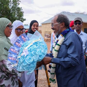 776632419_902532526140453_7966850067558312760_n (1) Hassan Sheikh Receives Warm Welcome During Galinsoor Visit