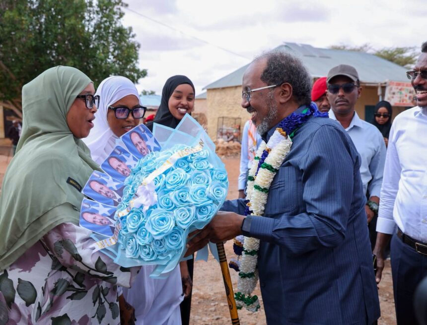 Xasan Sheekh iyo Wafdigiisa oo Lagu Soo Dhaweeyay Galinsoor +SAWIRO