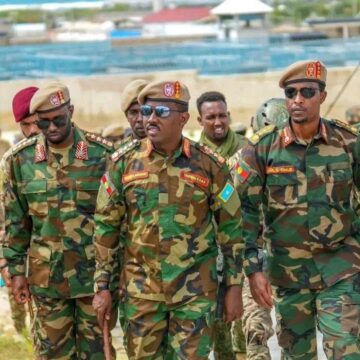 Taliyaha CXDS oo Muqdisho Tababar Ugu Soo Xiray Saraakiil Ciidan