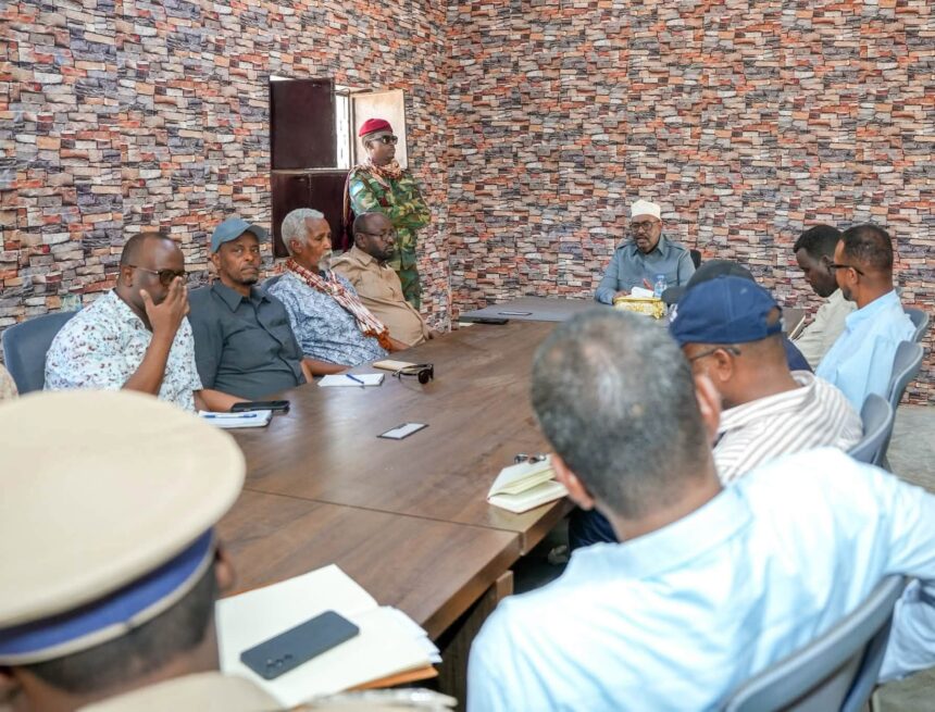 799724566_1775453984580742_3833693994437165983_n Muxuu kala hadlay Siciid Deni mas’uuliyiinta degmada Baargaal ?