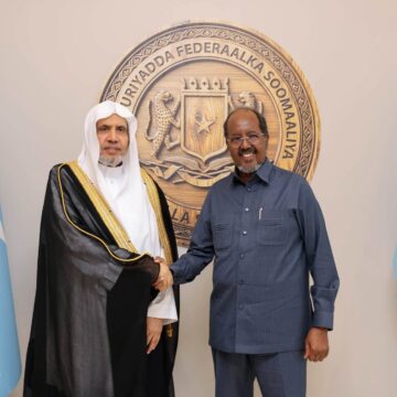 805731951_1559387129565754_6842789015647243098_n Madxweyne Xasan Sheekh oo la kulmay xoghayaha guud ee Raabidada Caalamka Islaamka