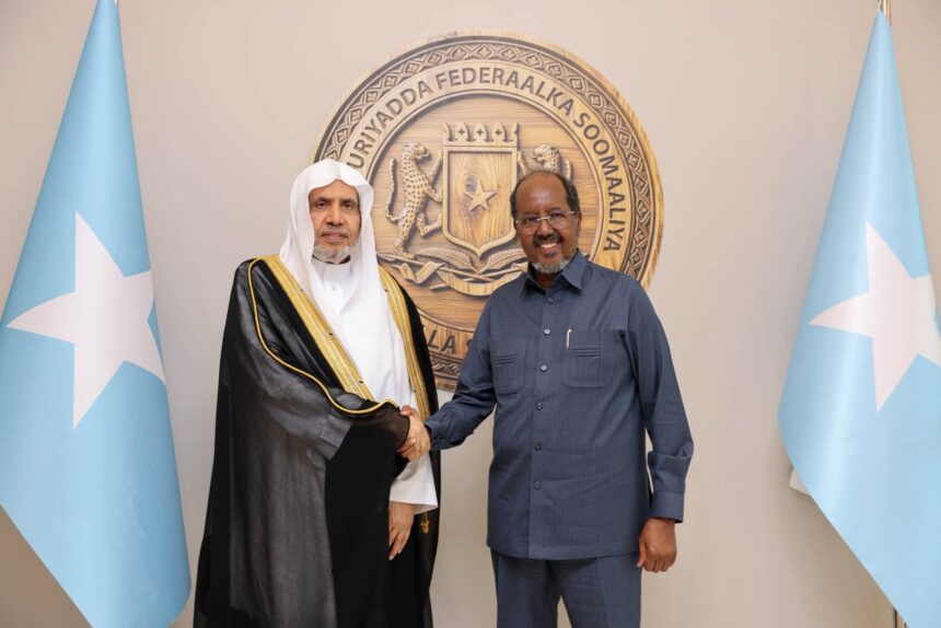 805731951_1559387129565754_6842789015647243098_n Madxweyne Xasan Sheekh oo la kulmay xoghayaha guud ee Raabidada Caalamka Islaamka