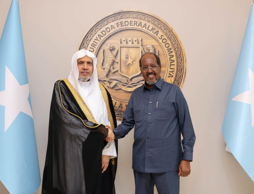 805731951_1559387129565754_6842789015647243098_n Madxweyne Xasan Sheekh oo la kulmay xoghayaha guud ee Raabidada Caalamka Islaamka