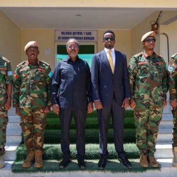 Madaxweyne Xasan Sheekh oo tagay taliska qeybta 1-aad Kumaandooska Gorgor ee xoogga dalka