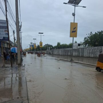 WhatsApp Image 2026-09-16 at 13.11.18 Heavy Rains Disrupt Traffic and Daily Activities in Mogadishu