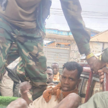 Ciidanka koonfur galbeed oo gacanta kusoo dhigay Nin ka dambeeyey dil ka dhacay Baydhabo