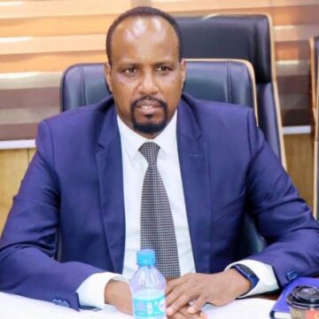 Xildhibaane Kulan Jiis oo cadeeyey in Farmaajo uusan weerarin inta xukunka yahay wax siyaasiyiin ah