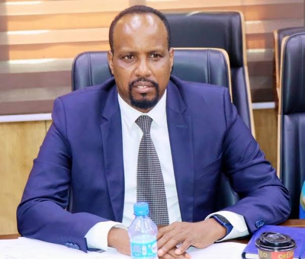 kulane jiis Xildhibaane Kulan Jiis oo cadeeyey in Farmaajo uusan weerarin inta xukunka yahay wax siyaasiyiin ah